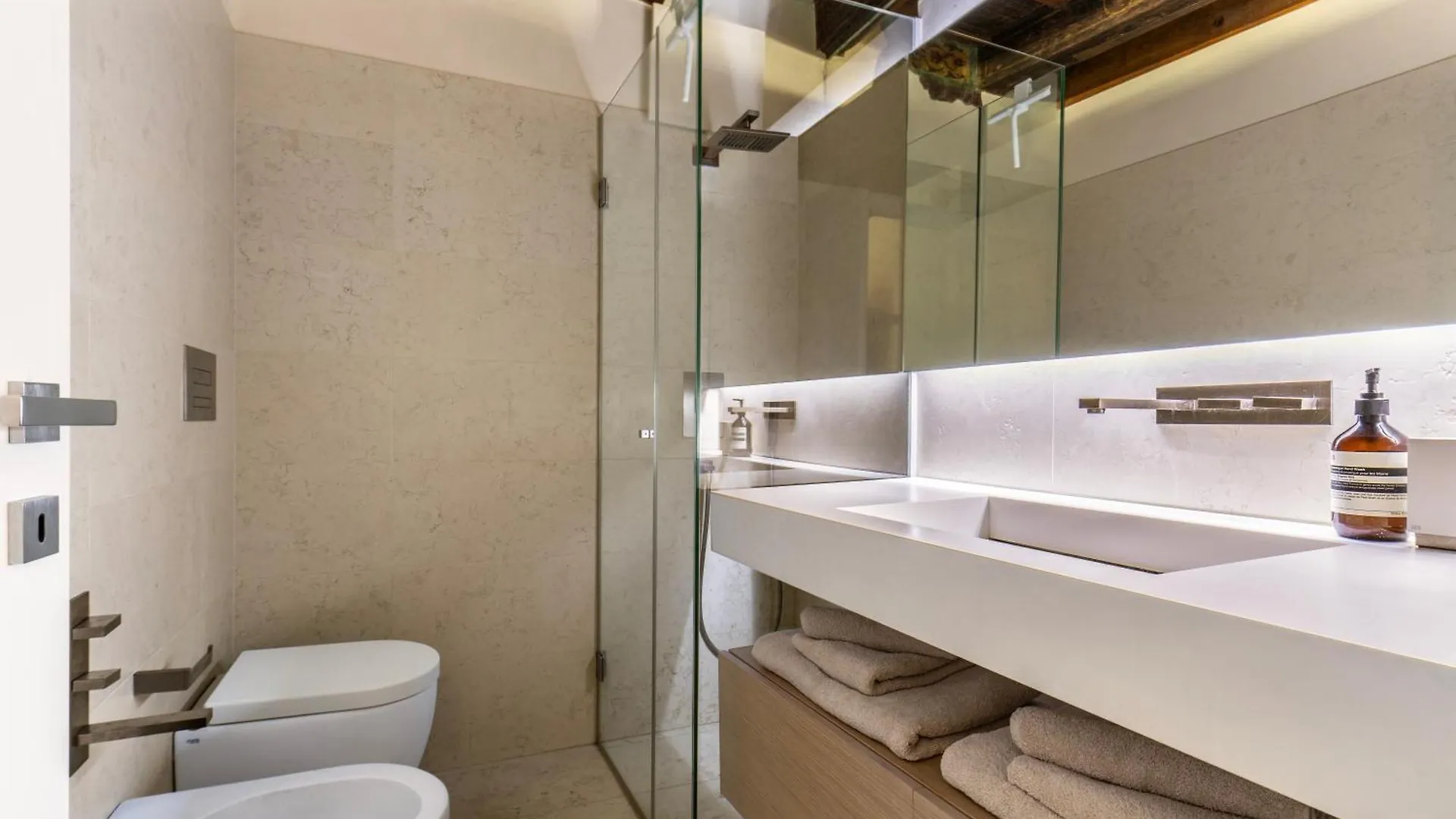 Luxury Apartment On Piazza Erbe Verona