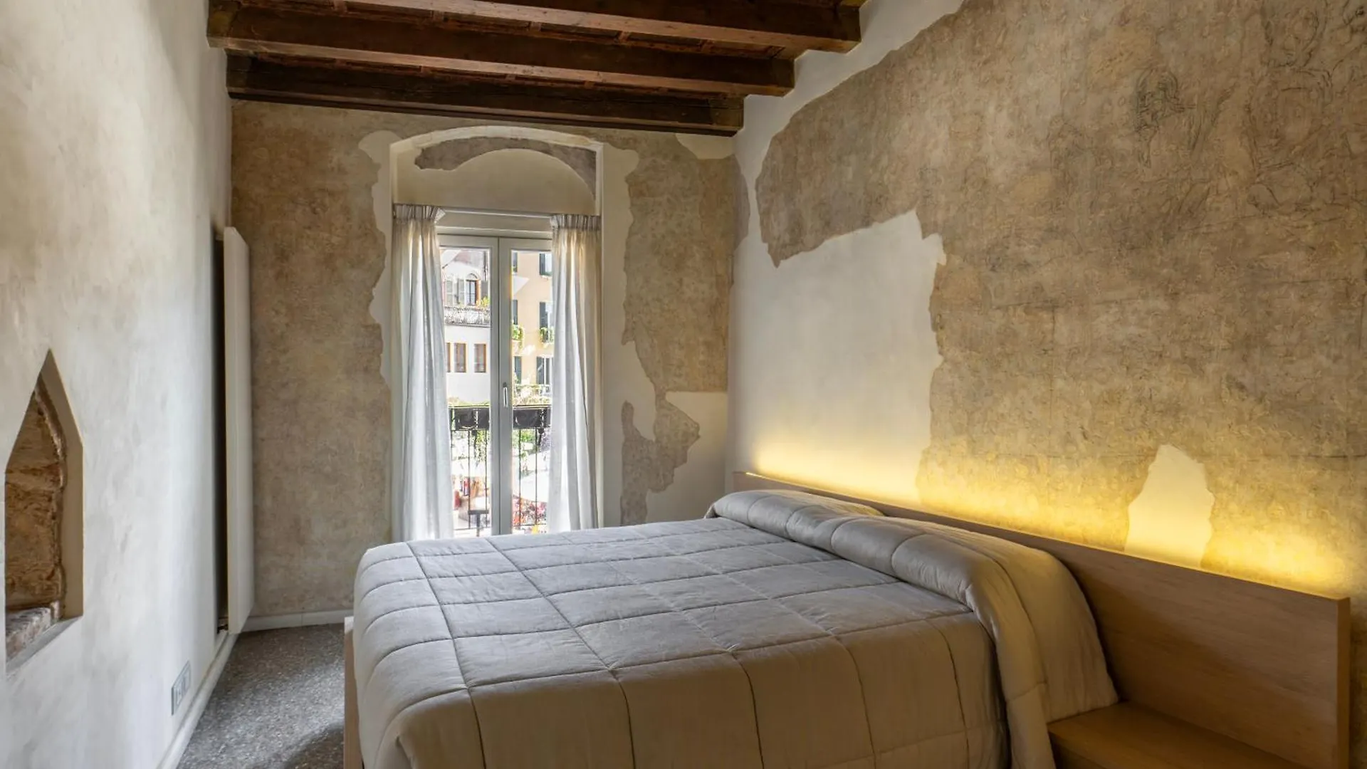 Luxury Apartment On Piazza Erbe Verona