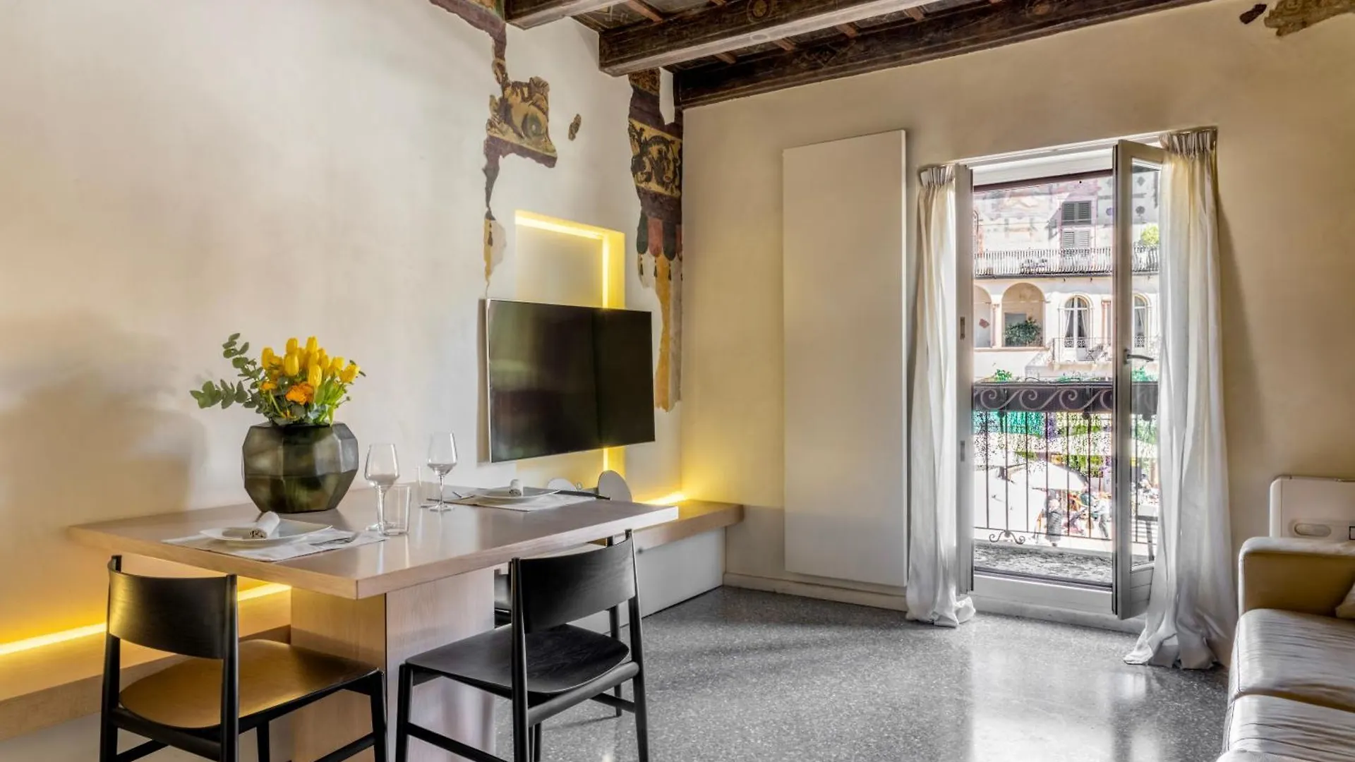 Luxury Apartment On Piazza Erbe Verona