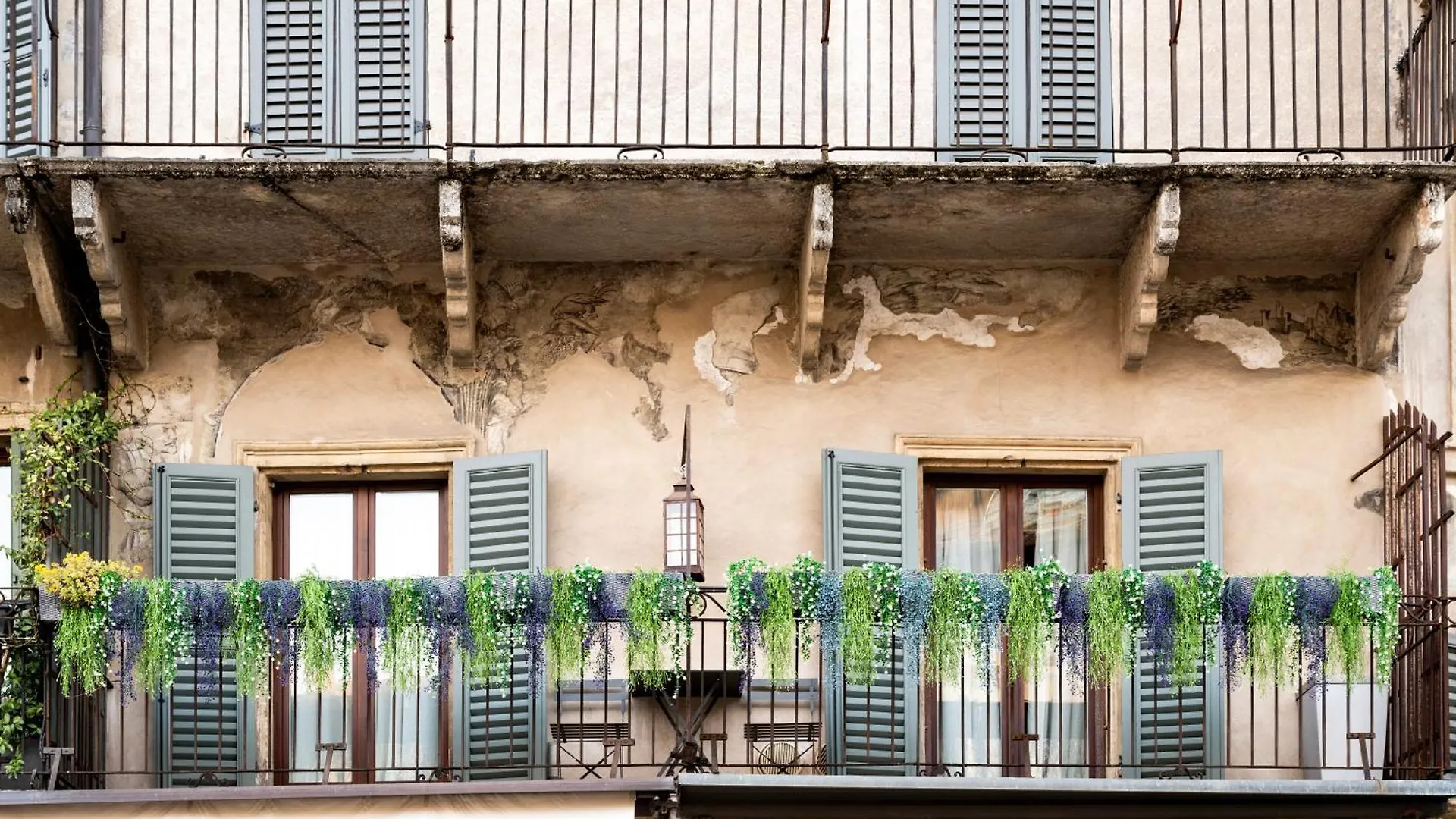 Luxury Apartment On Piazza Erbe Verona Italy