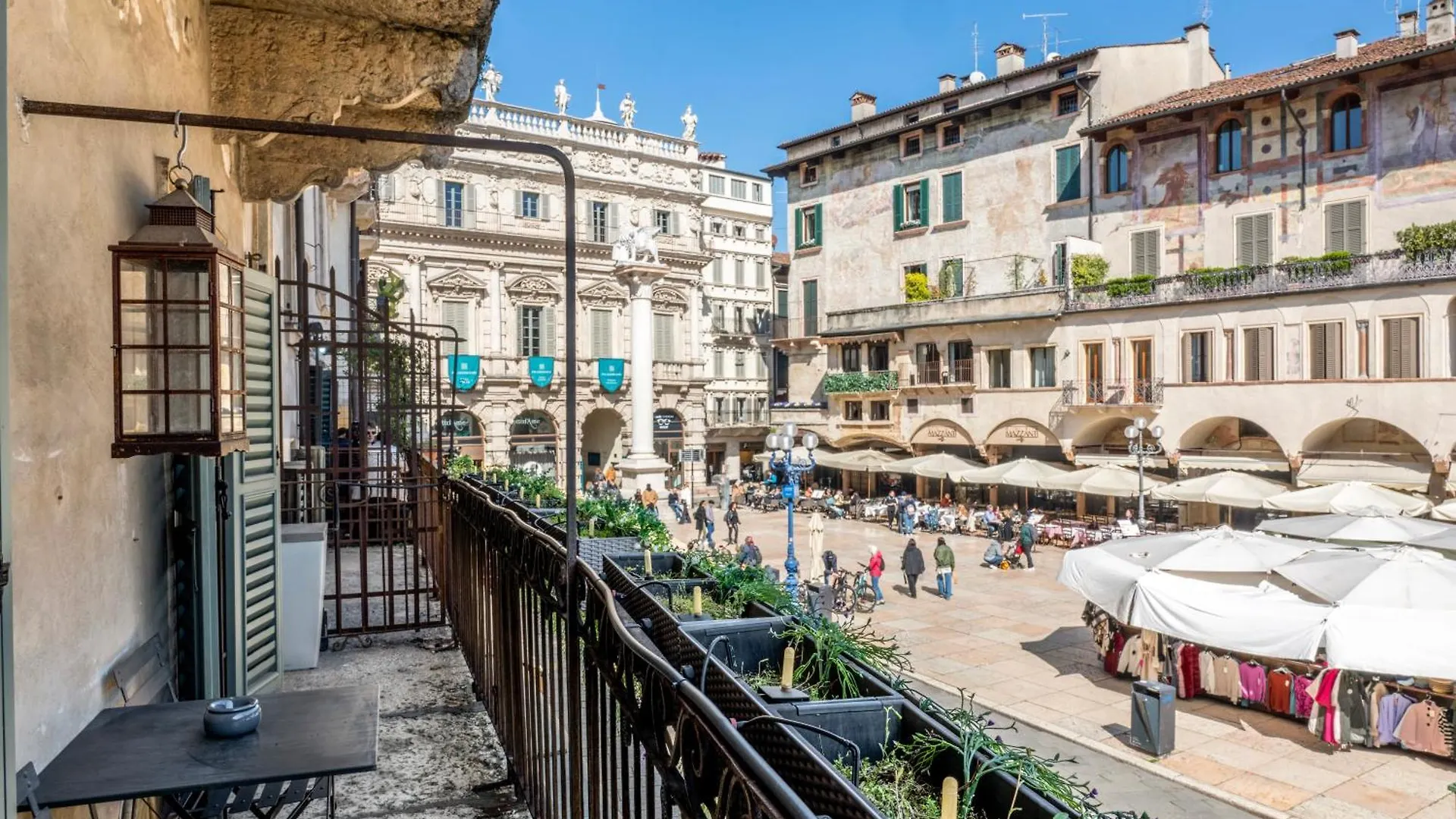 Luxury Apartment On Piazza Erbe Verona