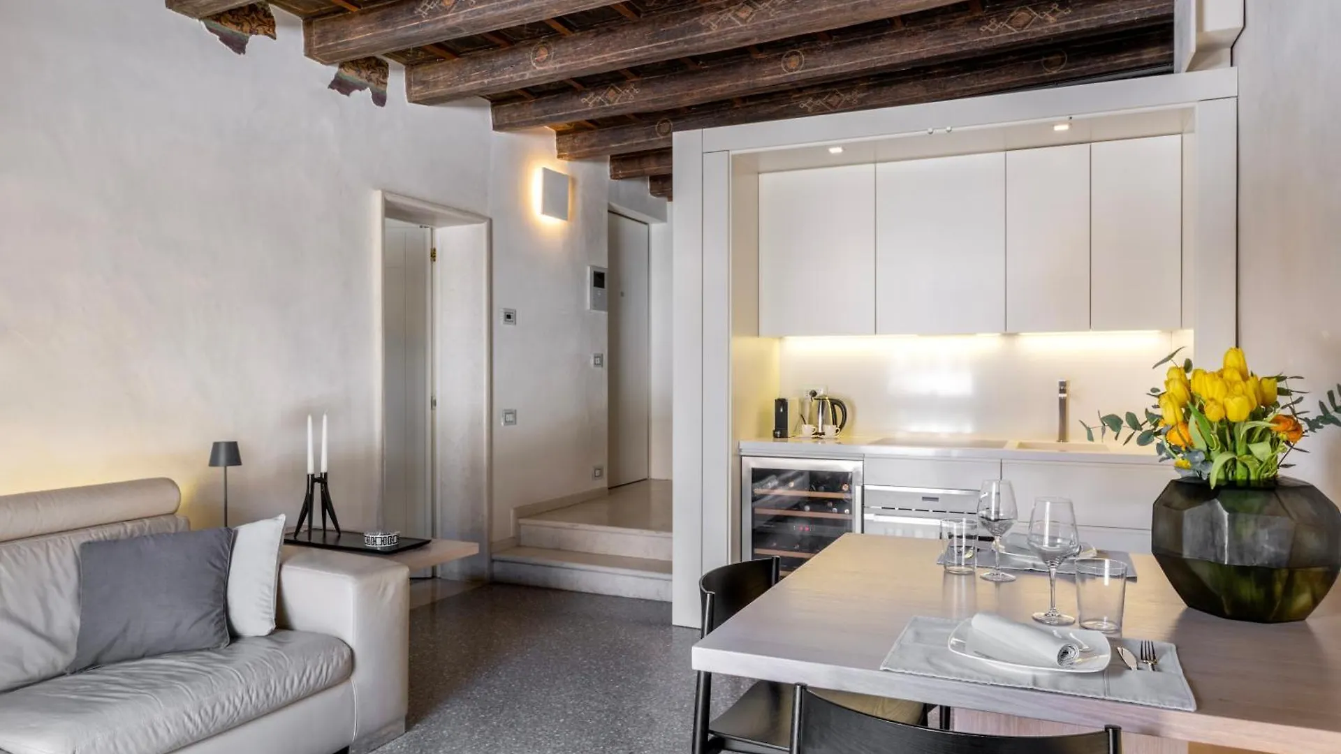 Luxury Apartment On Piazza Erbe Verona Italy