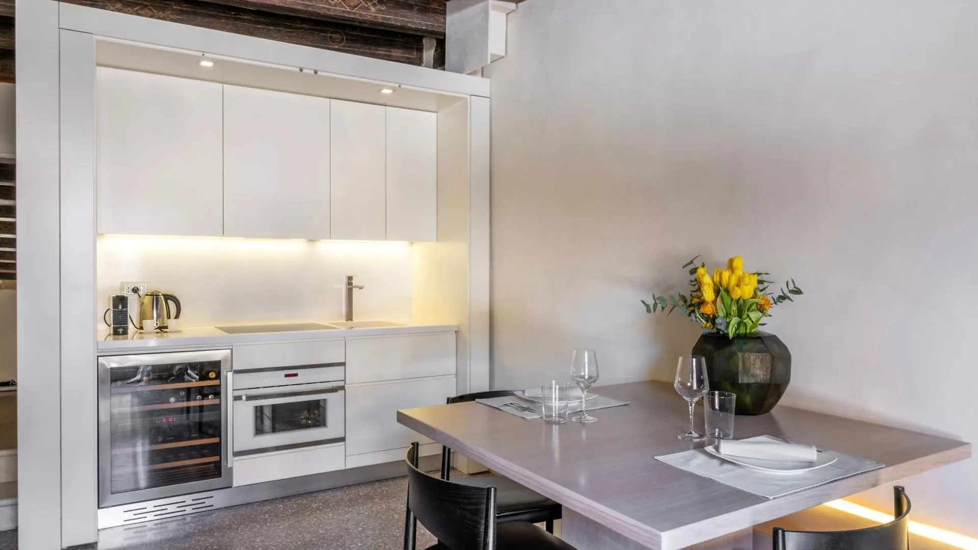 Luxury Apartment On Piazza Erbe Verona